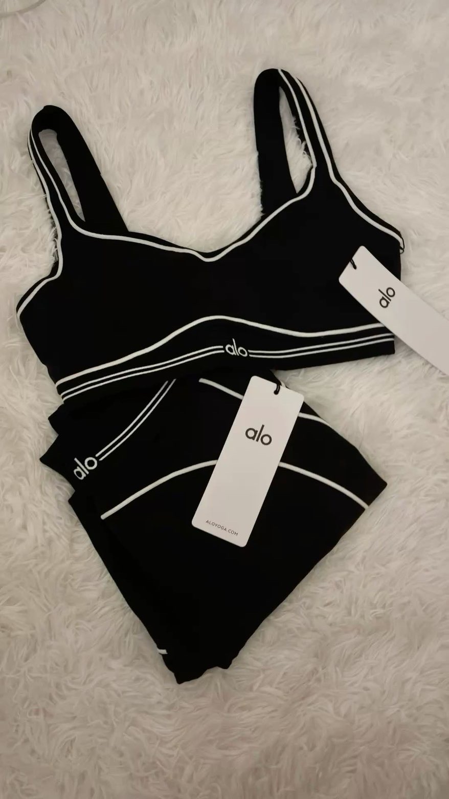 Alo sett – topp og shorts, sort/hvit